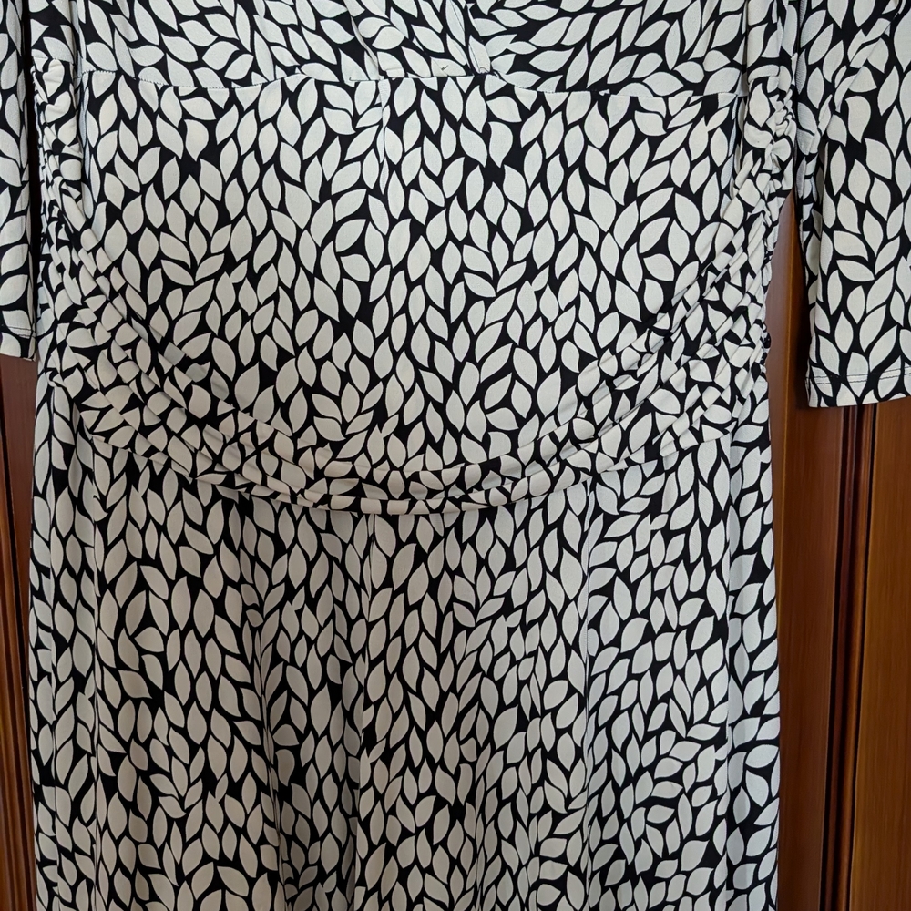 London Style Black and White Leaf Print Dress